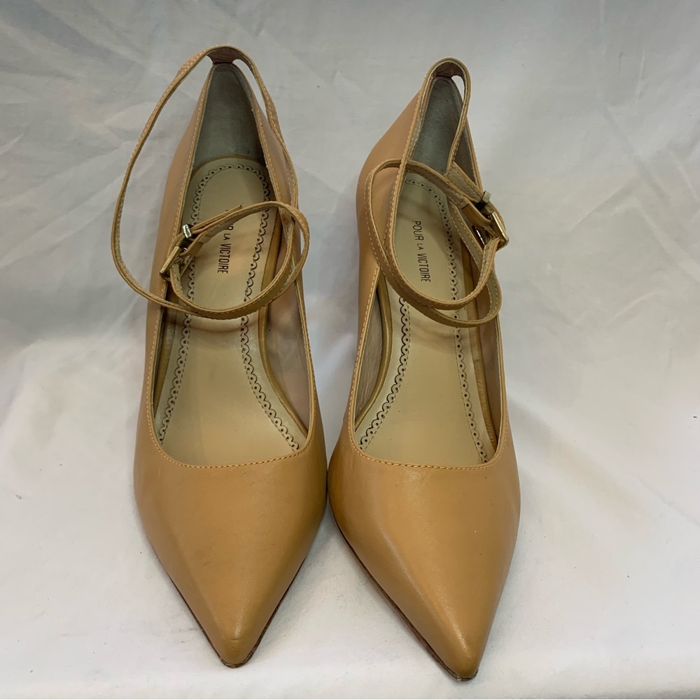 Pour La Victorie Tan Pumps